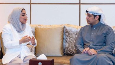 وزير الاعلام يستقبل وزير السياحة البحرينية لدى وصولها البلاد للمشاركة بالاجتماع الـ9 لمسؤولي السياحة بدول مجلس التعاون