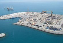 الإمارات تطلب من بعض مشتري النفط استلام إمدادات الخليج خارج مضيق هرمز