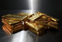 الذهب يتراجع ويسجل خسارة للأسبوع الثاني على التوالي 