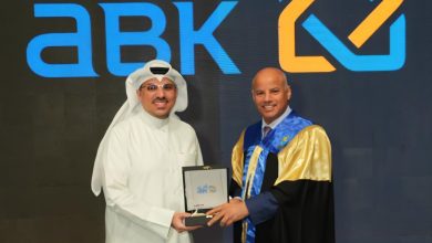 "الأهلي" رعى حفل تخرج طلبة كلية طب الأسنان في جامعة الكويت ضمن برنامجه للمسؤولية الاجتماعية لدعم التعليم والرعاية الصحية في الدولة