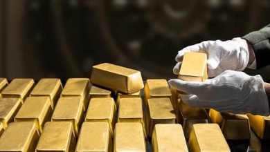 الذهب يتراجع طفيفاً مع ارتفاع أسعار النفط وتزايد تلميحات رفع أسعار الفائدة