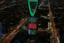 السعودية.. معالم وأبراج تضاء بأعلام المملكة وتركيا وباكستان
