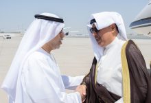 ممثل سمو الأمير يصل إلى الإمارات لتقديم العزاء بوفاة الشيخ أحمد بن راشد