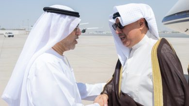 ممثل سمو الأمير يصل إلى الإمارات لتقديم العزاء بوفاة الشيخ أحمد بن راشد
