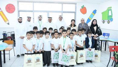 عذبي الناصر يتابع ميدانياً انطلاقة العام الدراسي في مدارس الفروانية ويكرّم الطلبة بالهدايا بالتعاون مع البنك التجاري