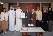 بنك الخليج يواصل دعم التعليم ويسدد المصروفات الدراسية عن أبناء الأسر المتعففة بالتعاون مع جمعية الهلال الأحمر الكويتي وضمن حملة "العودة إلى المدارس"
