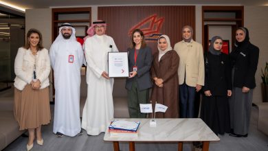 بنك الخليج يواصل دعم التعليم ويسدد المصروفات الدراسية عن أبناء الأسر المتعففة بالتعاون مع جمعية الهلال الأحمر الكويتي وضمن حملة "العودة إلى المدارس"
