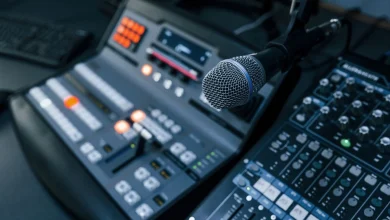 «الإعلام» تطرح مزايدتين بحق الانتفاع بترددي 88.8 و 90.4 FM