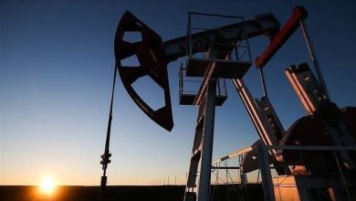 النفط يسجل مكاسب أسبوعية بأكثر من 6% وبرنت يغلق فوق 96 دولاراً