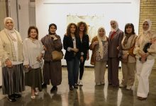 "الأڤنيوز جاليري" يستضيف معرض "نسج الحوار" الذي يجمع بين الفن والذاكرة والتعبير بمشاركة فنانات يقدمن تجارب إبداعية معاصرة