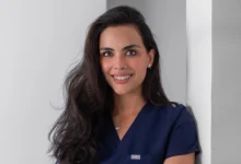 د. سارة خريبط أول كويتية وخليجية تنال جائرة «Kramer» الأميركية للتميز في جراحة اللثة وزراعة الأسنان